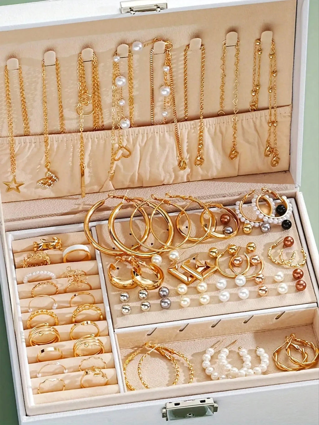 Kit de bijuterias com 86 peças (brincos, colares e anéis)