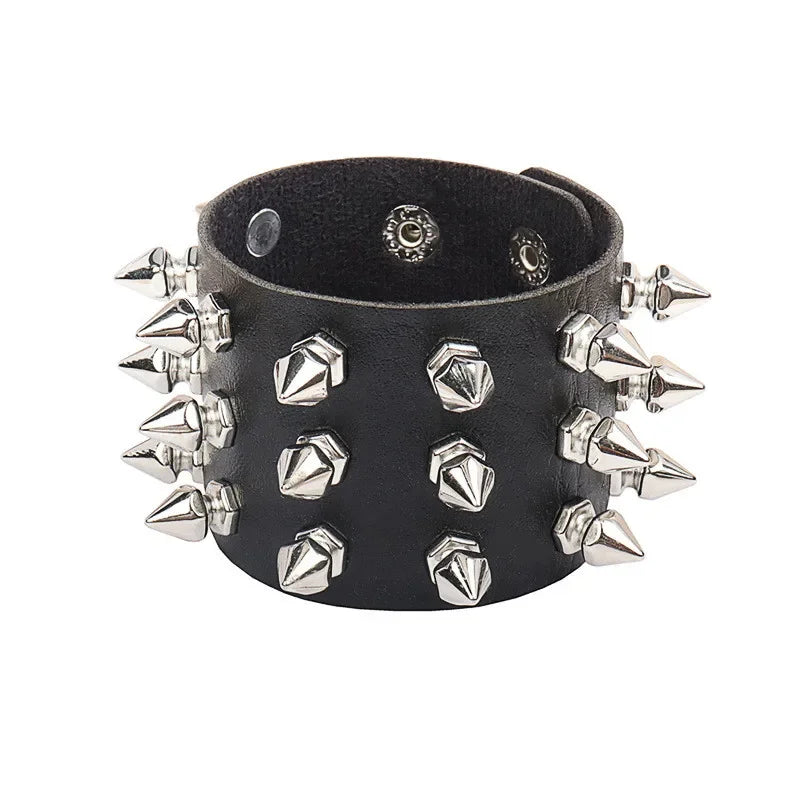 Pulseira punk com spikes estilo anos 90