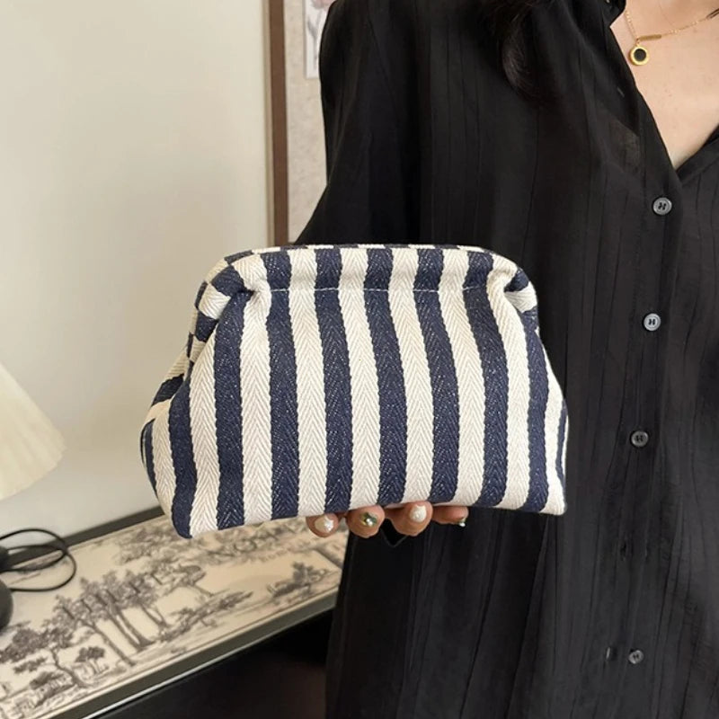 Bolsa de crochê franzida estilo nuvem