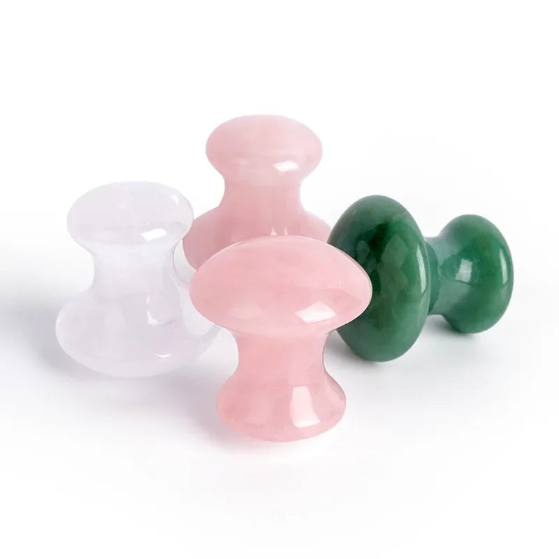 Rolo facial de quartzo rosa formato cogumelo com gua sha
