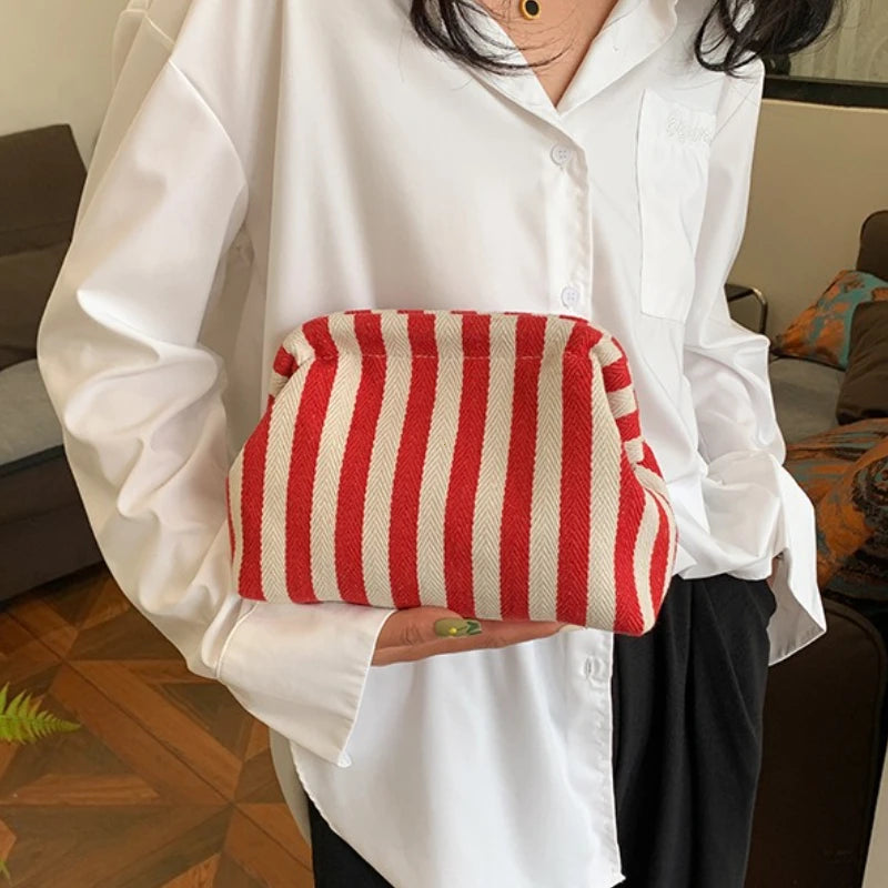Bolsa de crochê franzida estilo nuvem