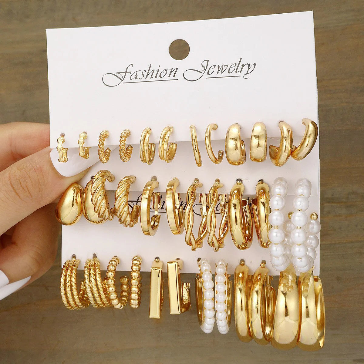 Kit de brincos argola dourados com pérolas