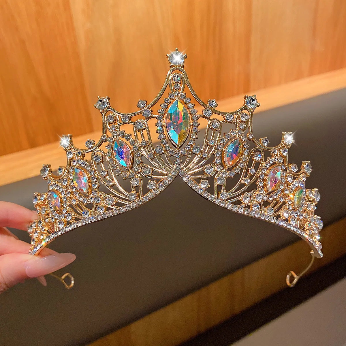 Tiara coroa delicada para festas