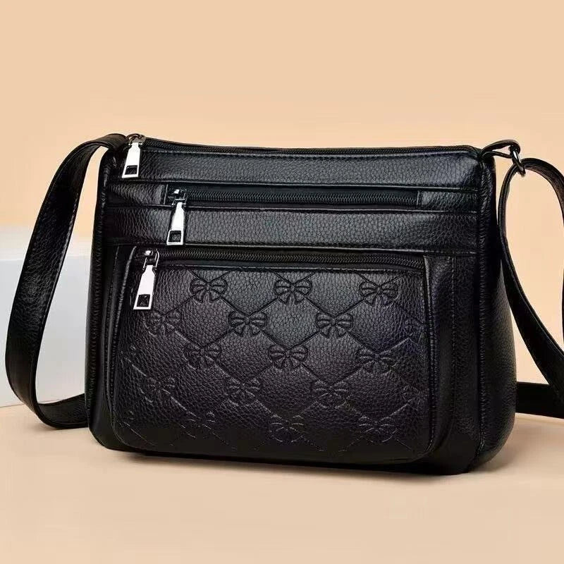 Bolsa transversal matelassê preta com vários compartimentos