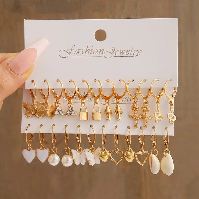 Kit de brincos argola dourados com pérolas