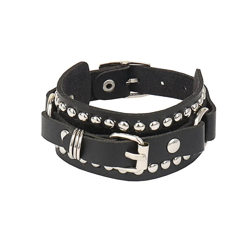 Pulseira punk com spikes estilo anos 90