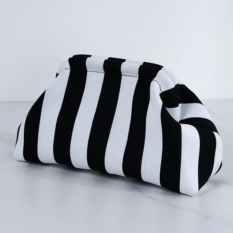 Bolsa de crochê franzida estilo nuvem
