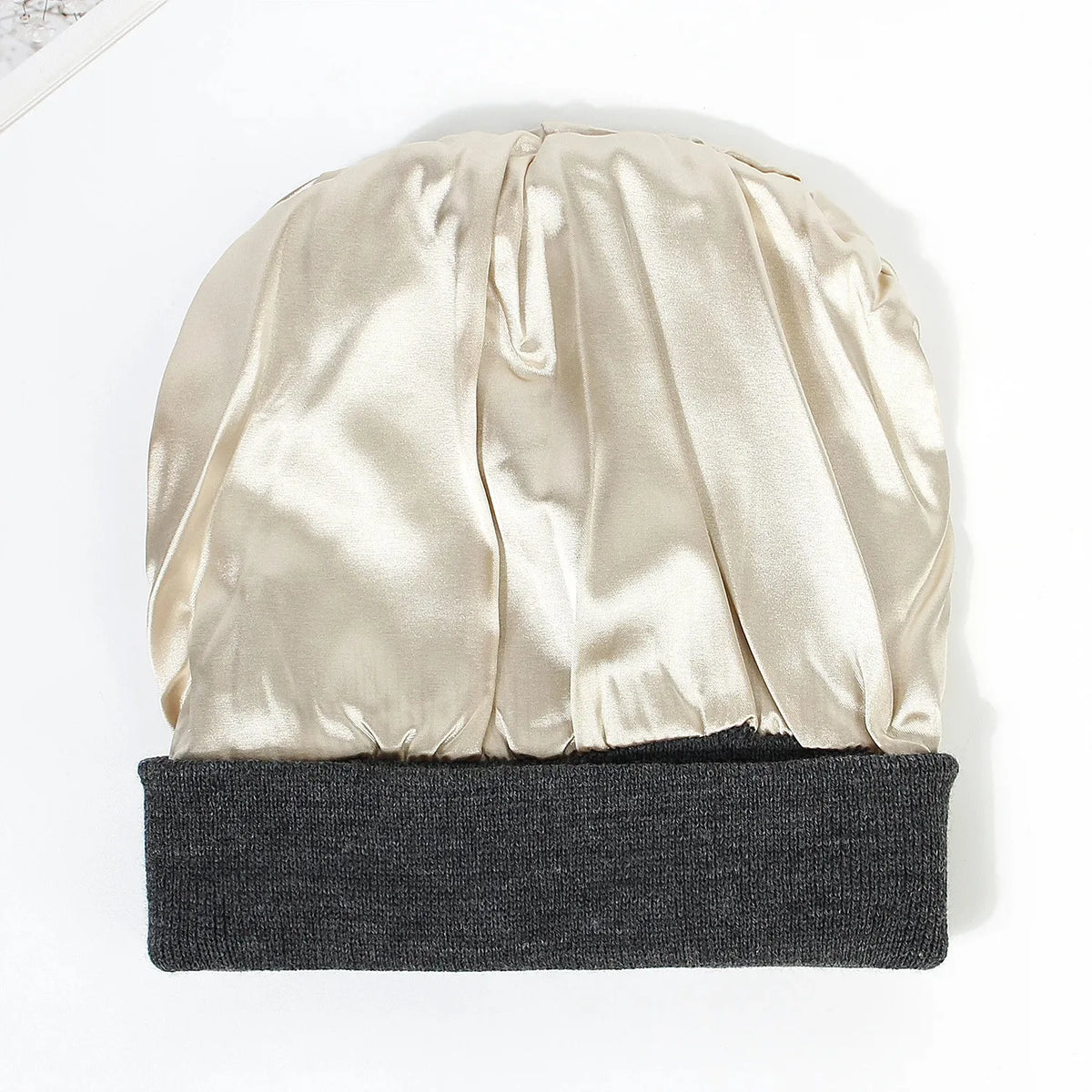 Gorro feminino forrado com cetim