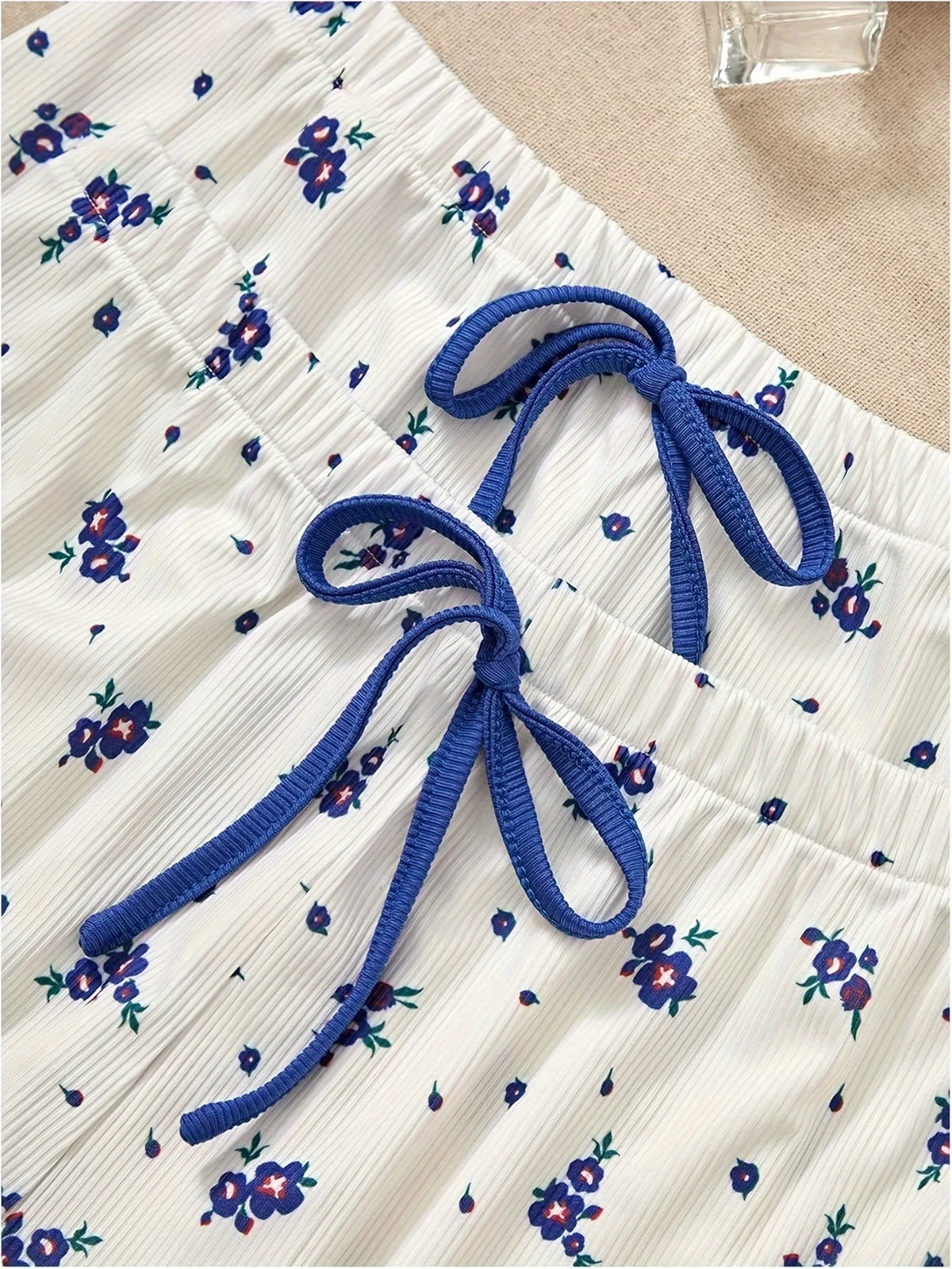 Pijama de alcinha com renda e short floral
