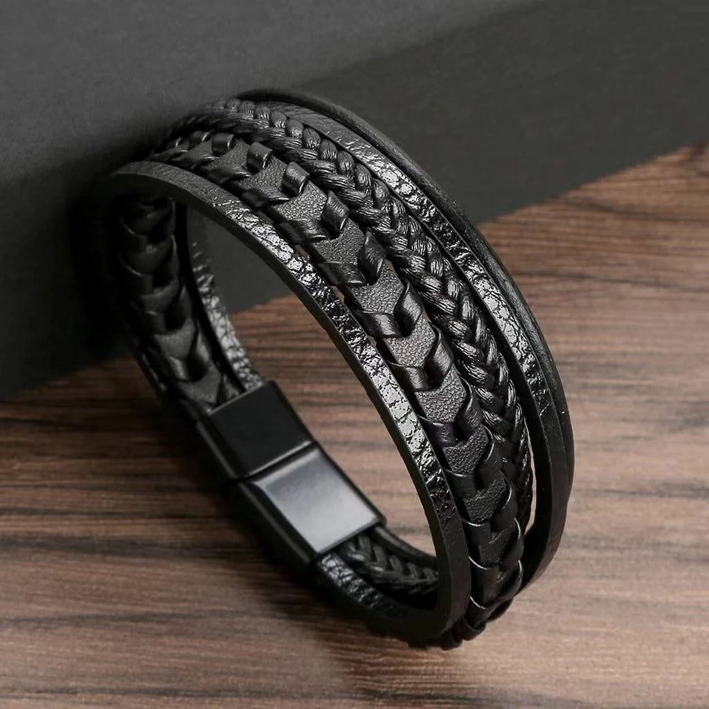 Pulseira masculina de couro trançado em camadas