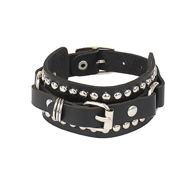 Pulseira punk com spikes estilo anos 90