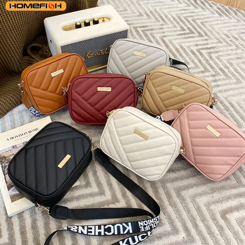 Bolsa de ombro pequena em couro sintético