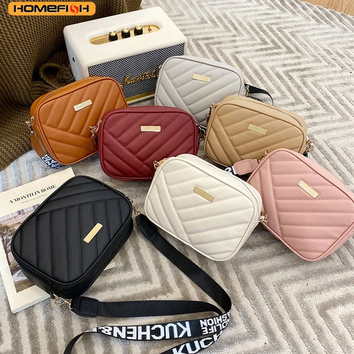 Bolsa de ombro pequena em couro sintético