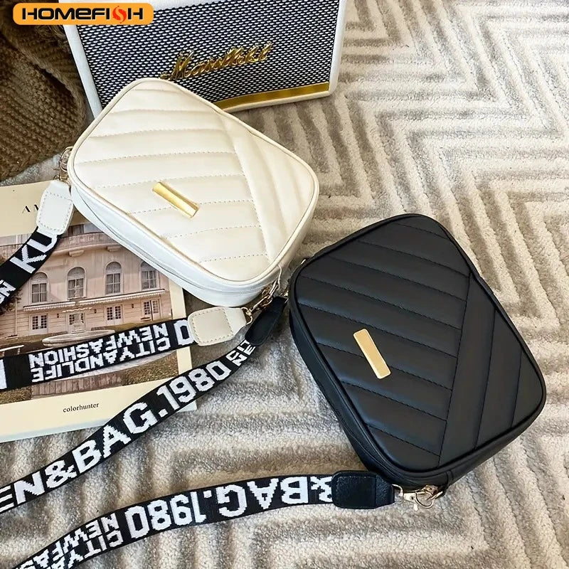 Bolsa de ombro pequena em couro sintético