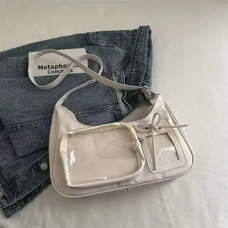 Bolsa transversal estilo Y2K com laço e pingente