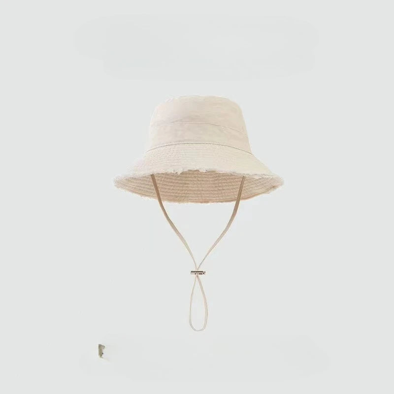 Chapéu bucket feminino com aba desfiada e proteção UV