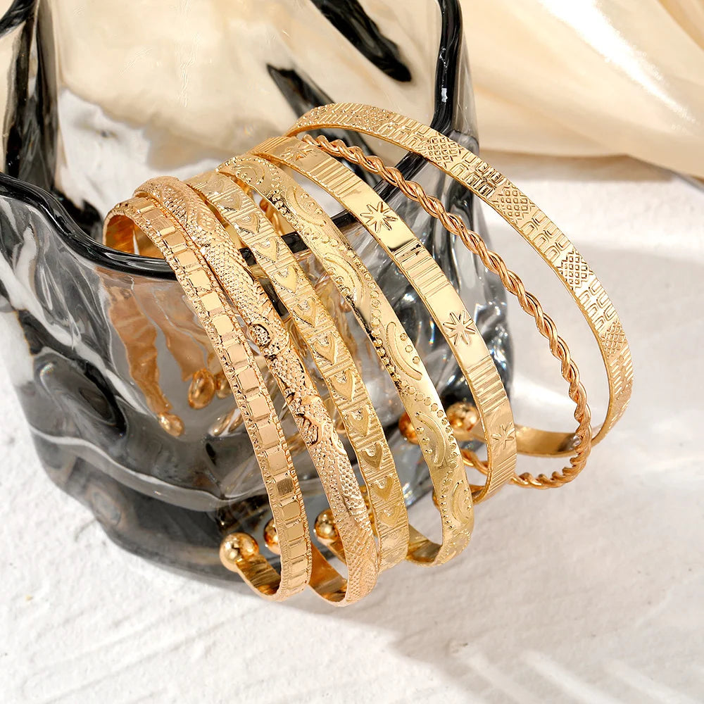 Kit 7 braceletes abertos dourados