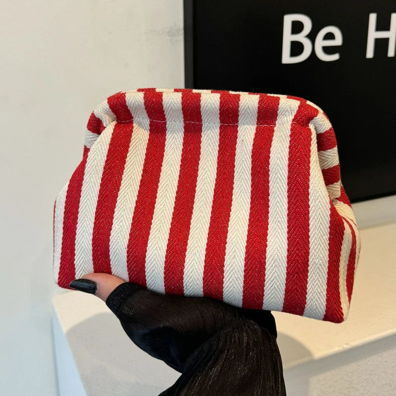 Bolsa de crochê franzida estilo nuvem