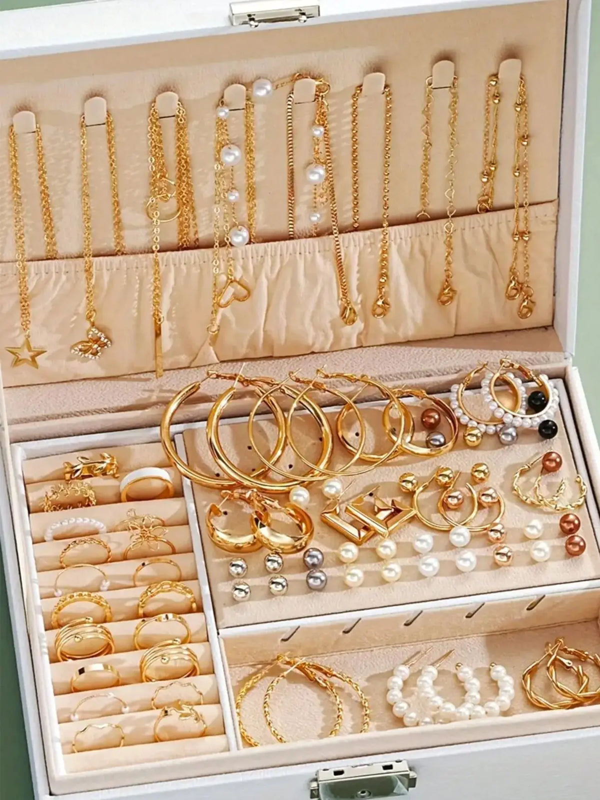 Kit de bijuterias com 86 peças (brincos, colares e anéis)