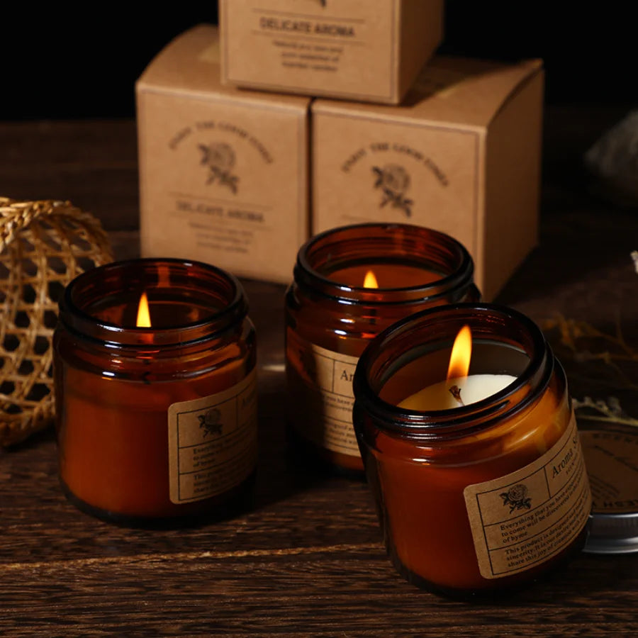 Vela aromática em copo de vidro âmbar