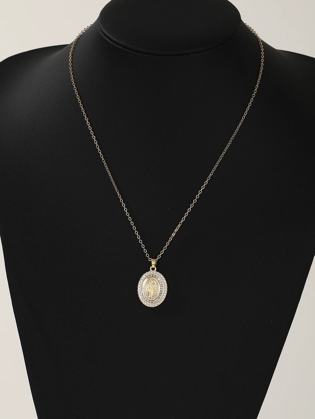 Colar com pingente colorido de zircônias dourado