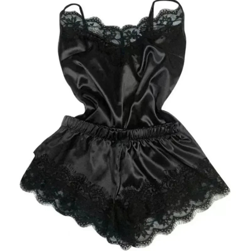 Pijama de cetim com renda