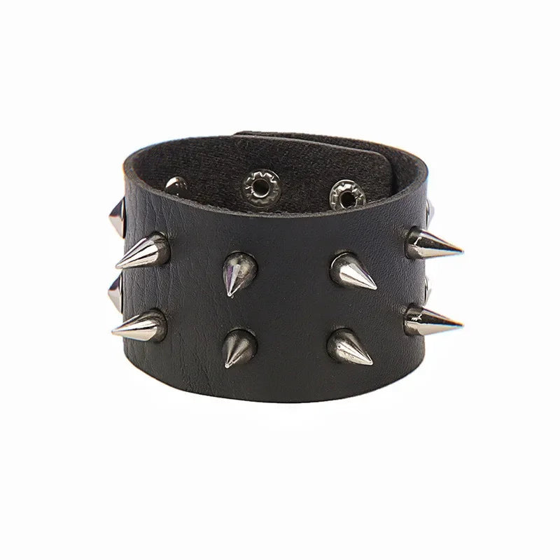 Pulseira punk com spikes estilo anos 90