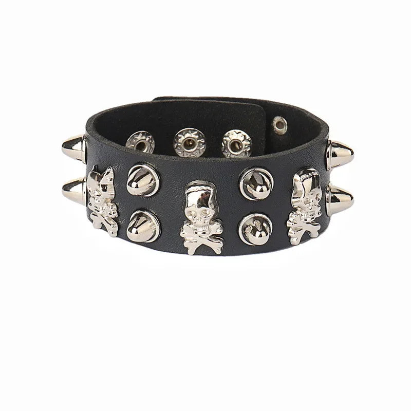 Pulseira punk com spikes estilo anos 90