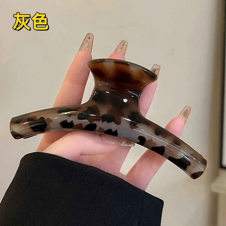 Piranha de cabelo grande de oncinha