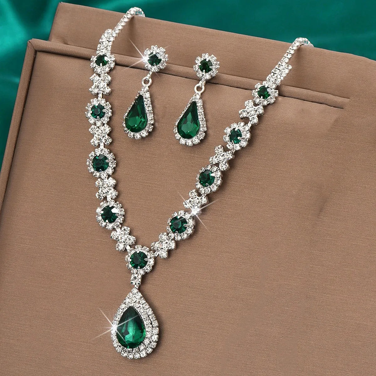 Conjunto colar e brincos gota
