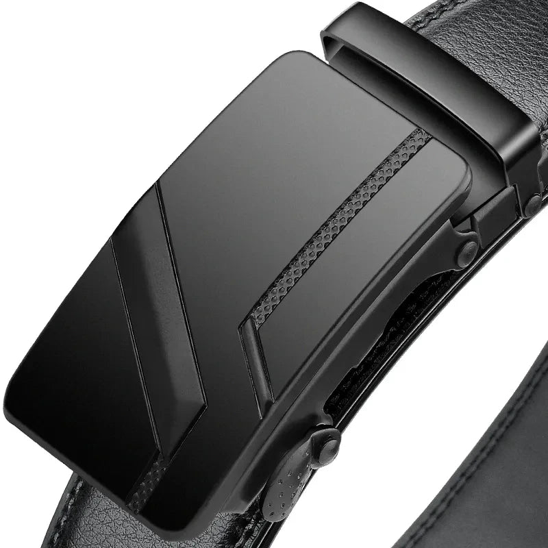 Cinto masculino preto com fivela automática