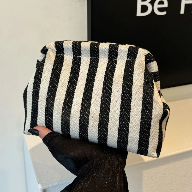 Bolsa de crochê franzida estilo nuvem