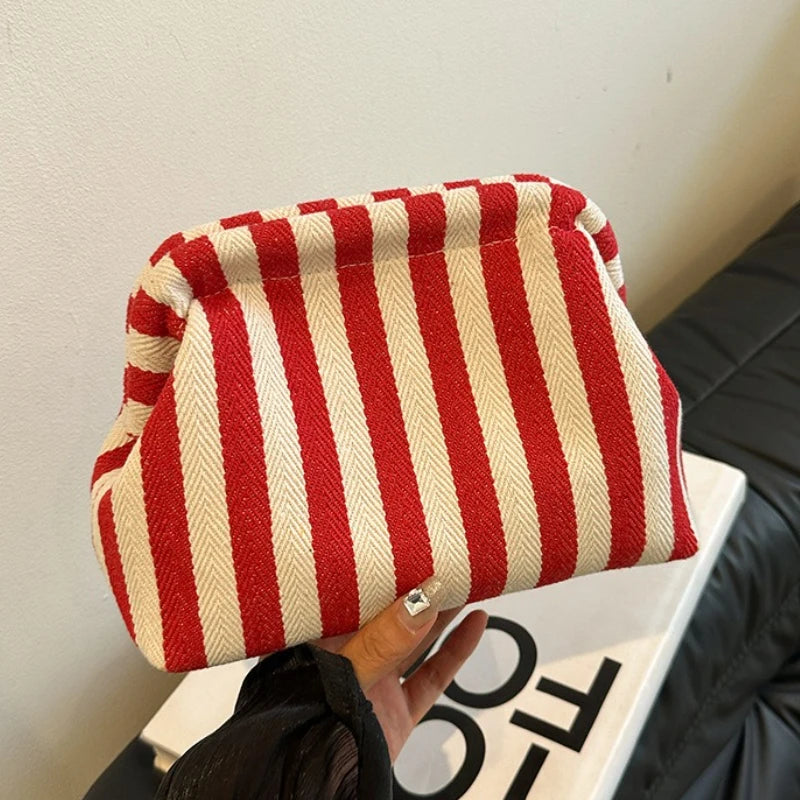 Bolsa de crochê franzida estilo nuvem