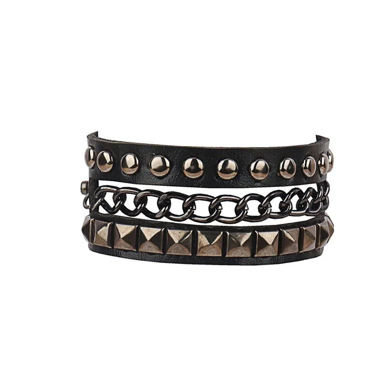 Pulseira punk com spikes estilo anos 90