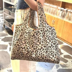 Bolsa sacola dobrável de oncinha grande