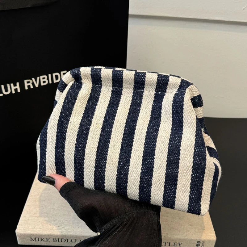 Bolsa de crochê franzida estilo nuvem