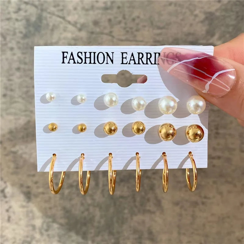 Kit de brincos argola dourados com pérolas