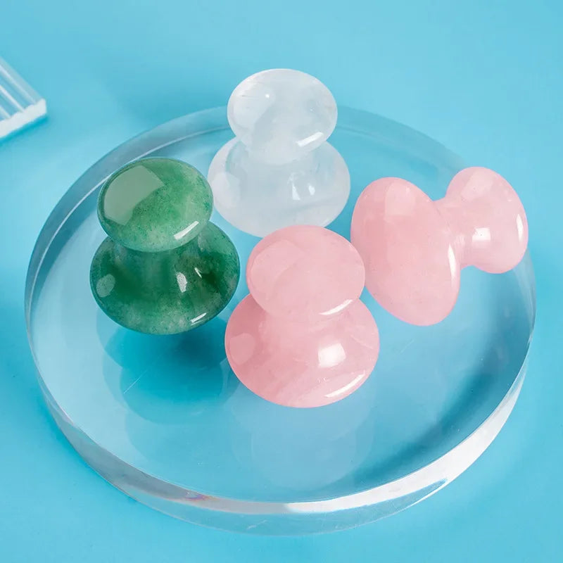 Rolo facial de quartzo rosa formato cogumelo com gua sha